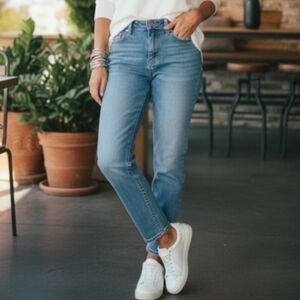 Max Jeans Distressed Boyfriend jeans Size 8